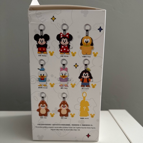 Pop Mart MICKEY FAMILY CUTE TOGETHER KEYCHAIN PLUSHIE - Minnie - Picture 5 of 5